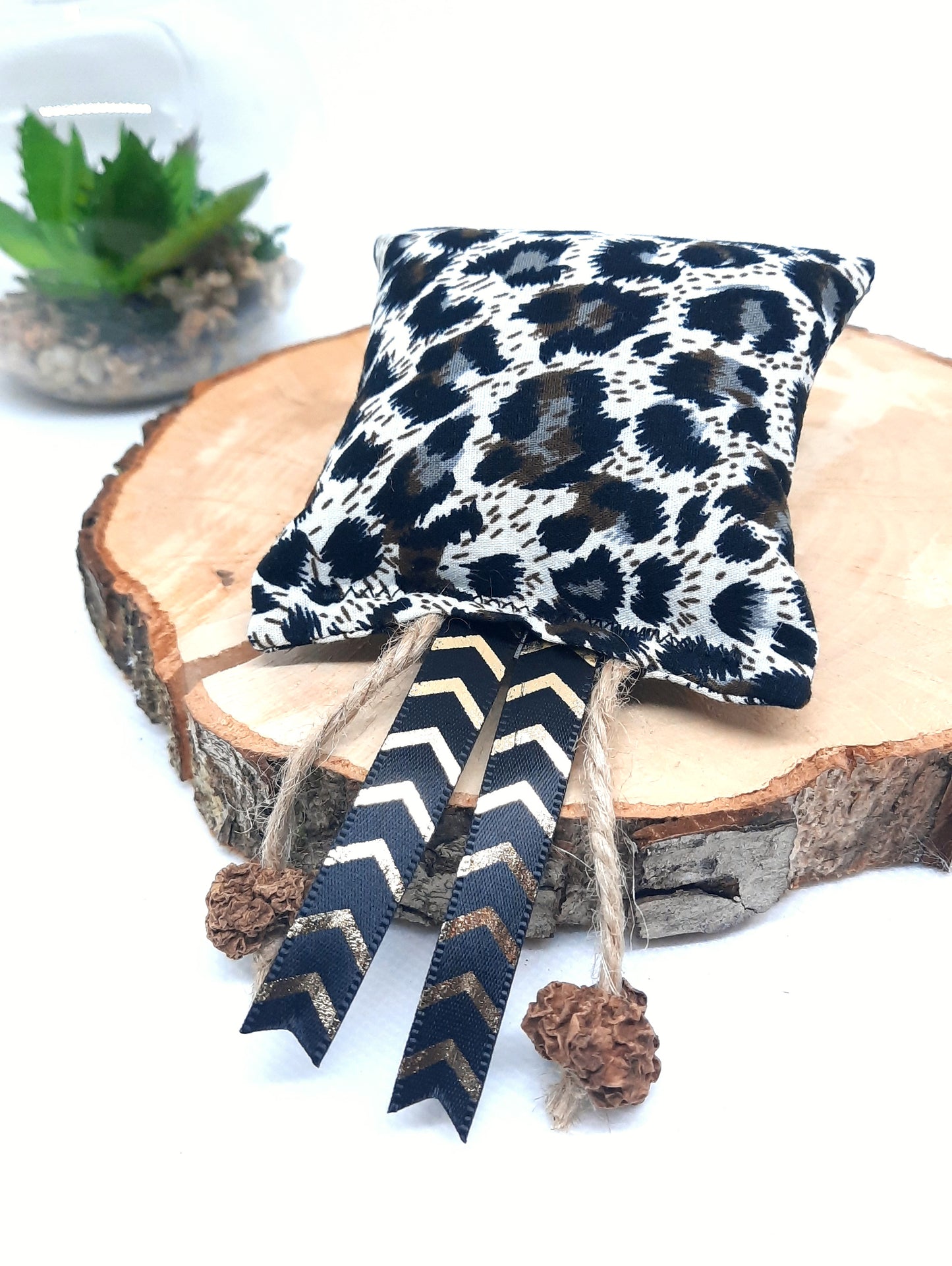 Coussin léopard matatabi