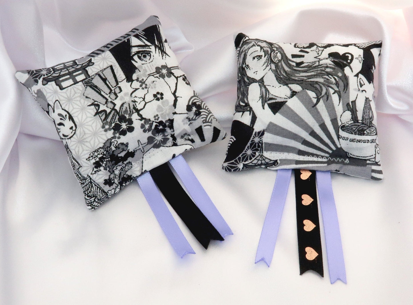 Coussin Manga et herbes aux chats