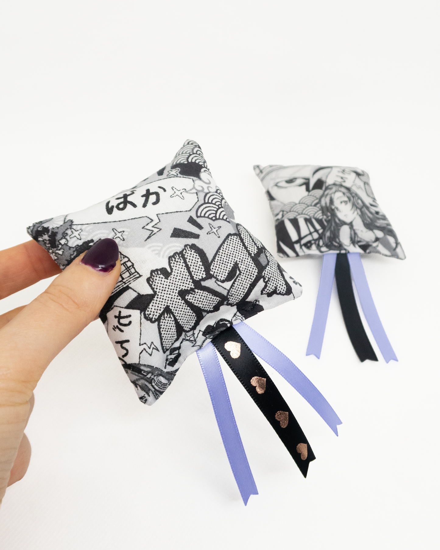 Coussin Manga et herbes aux chats